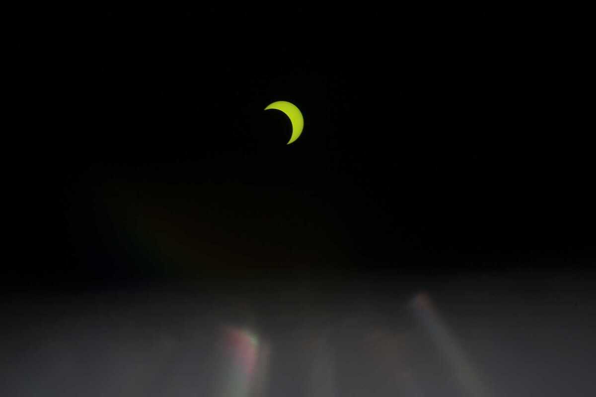 “Eclipses” proviene del griego ékleipsis que quiere decir “desaparición”. (Rolando Riestra)