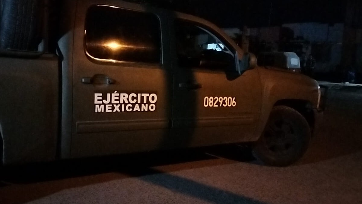 Elementos del Ejército resguardan lugar de asesinato en Tlajomulco (Vicente Torres Alfaro)