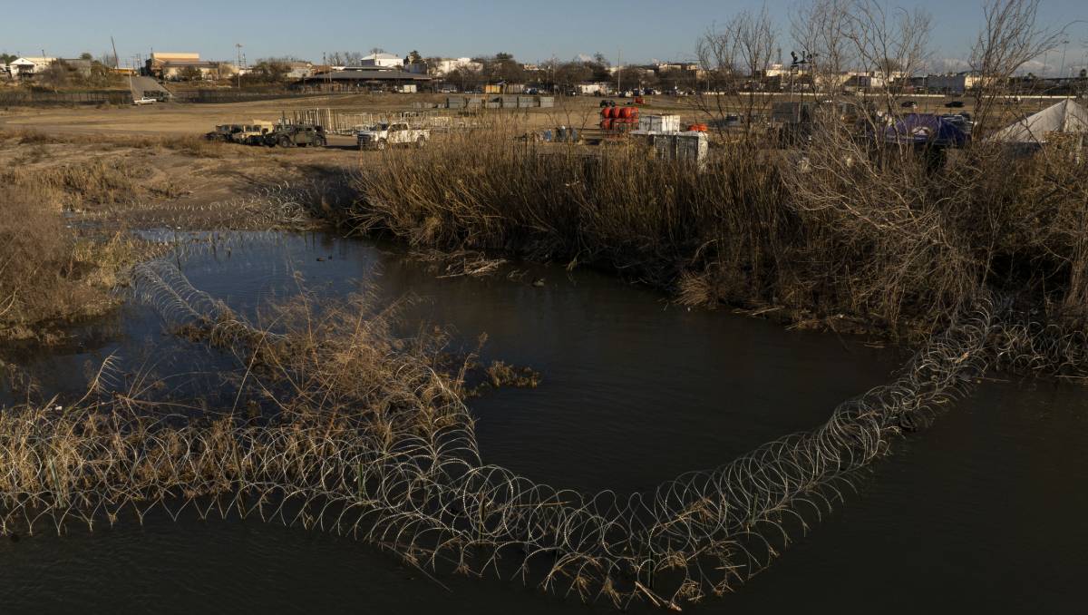 El gobierno de Texas está empeñado en detener el flujo migratorio | AFP