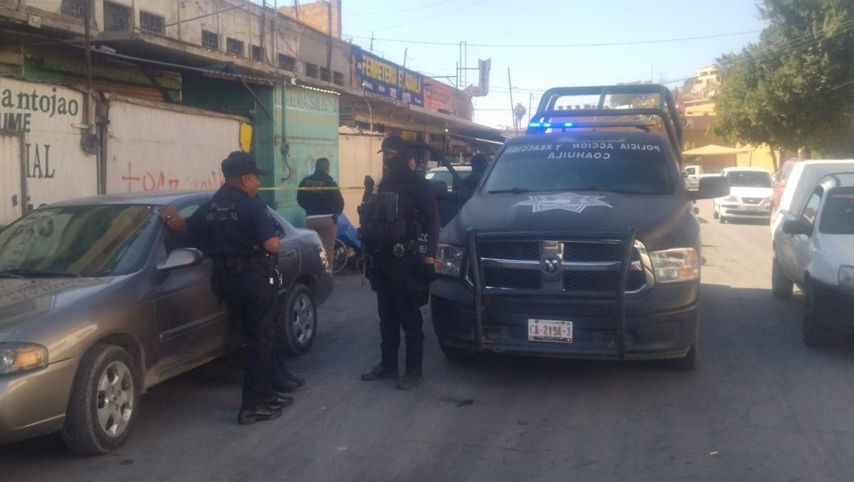 El hombre intentaba cruzar la avenida Juárez a la altura del Mercado Alianza.