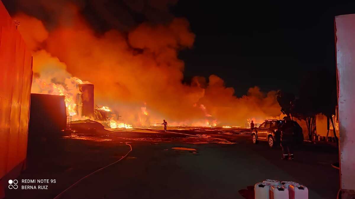 El incendio se registra en una pensión de tráileres en el municipio de Escobedo. Foto: Protección Civil de Nuevo León