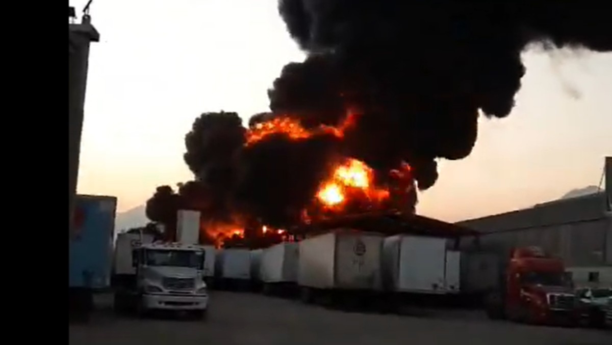 Se registra incendio en bodega en El Carmen, Nuevo León. Foto: Especial