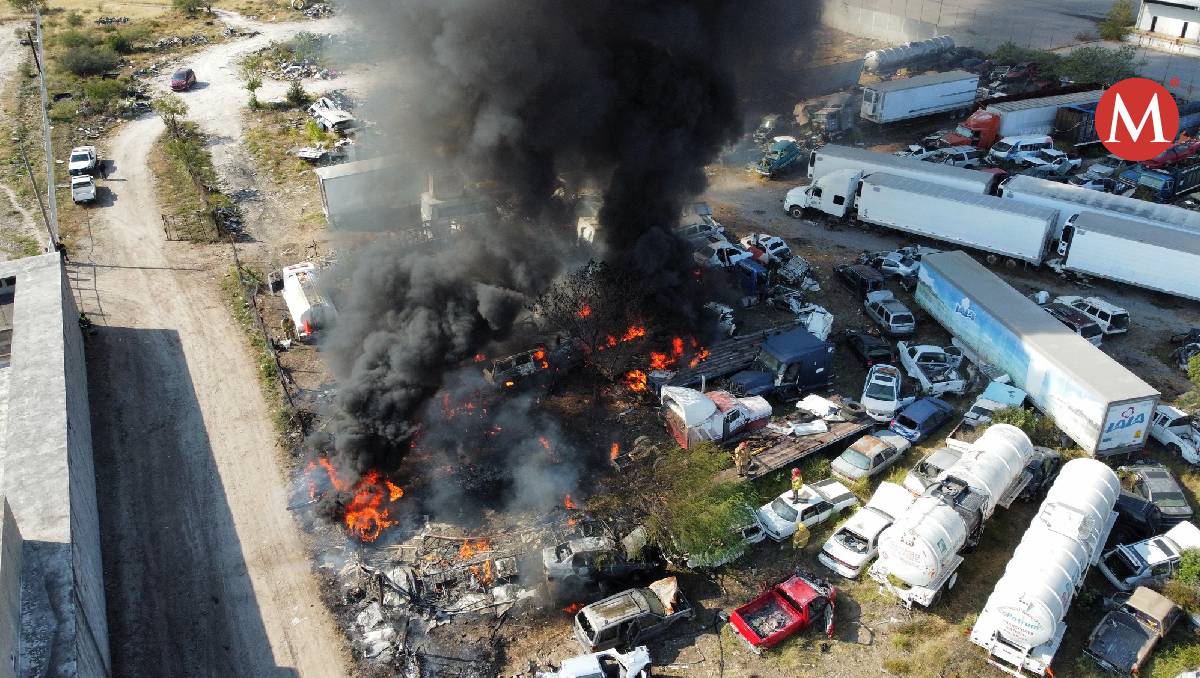 Se registra incendio en depósito de vehículos de carga en Ciudad Victoria.