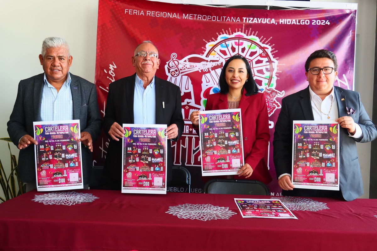Susana Ángeles, presidenta municipal, con el comité organizador. (Cortesía)