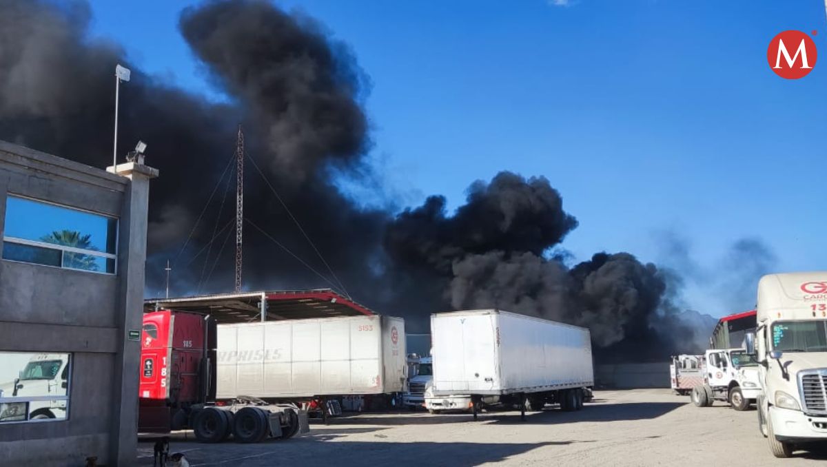 El incendio es visible en diferentes puntos de la Zona Metropolitana de Monterrey. Francisco Zúñiga