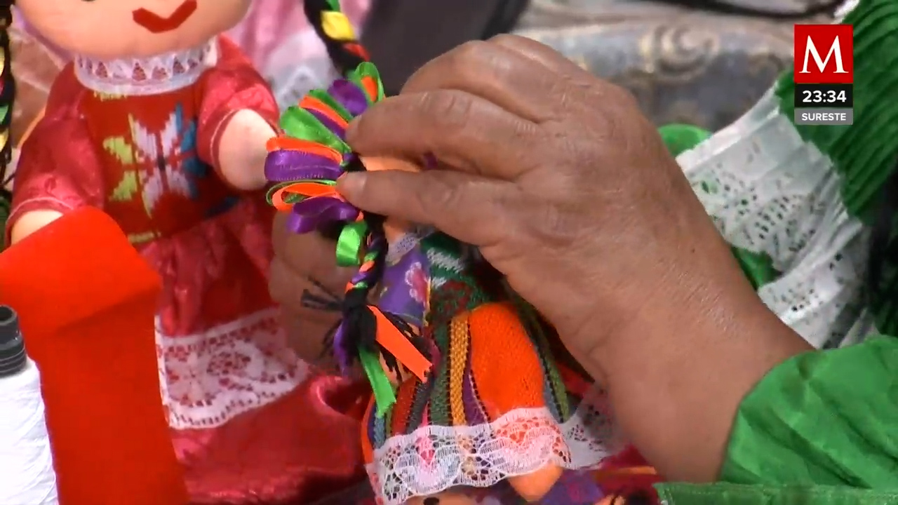 La emotiva historia de la muñeca otomí inspirada en el arrullo materno