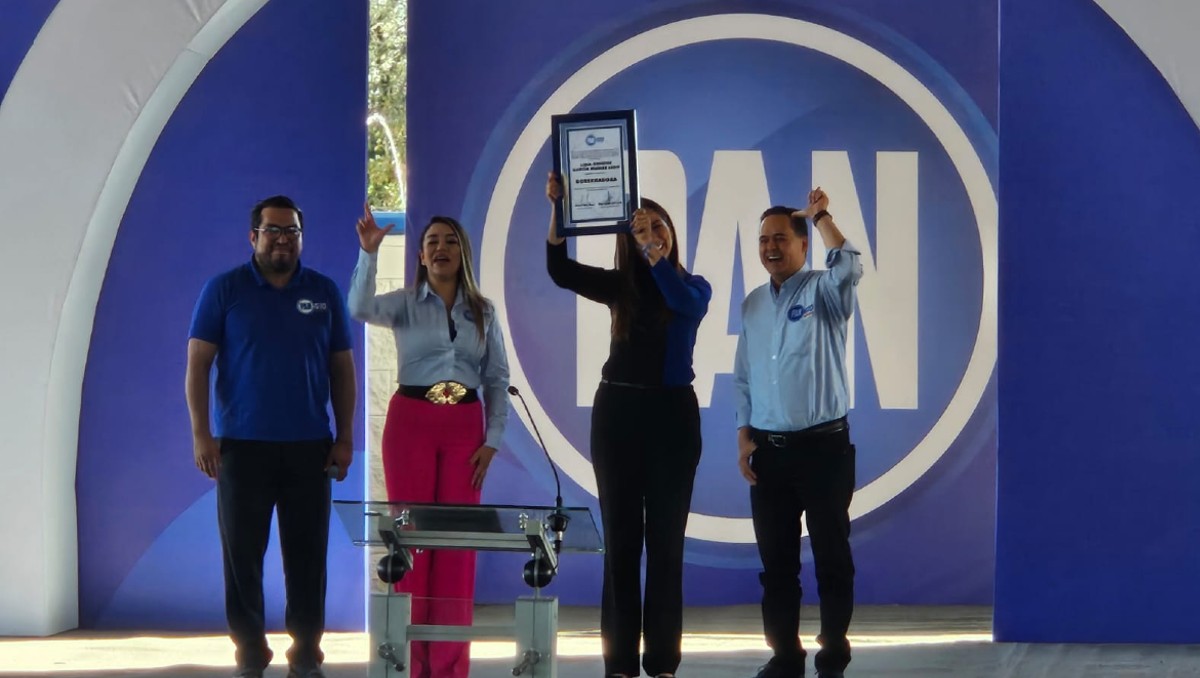 PAN entrega constancia a Libia Dennise