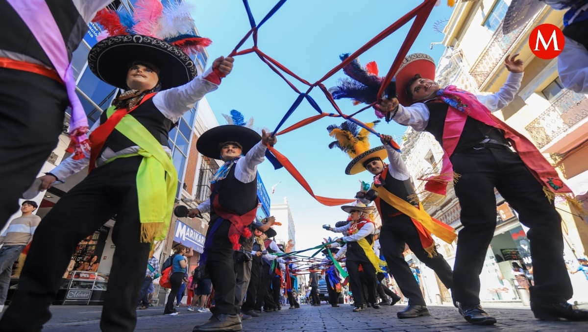Temporada de Carnaval 2024: Huehues danzan en calles de Puebla | EsImagen