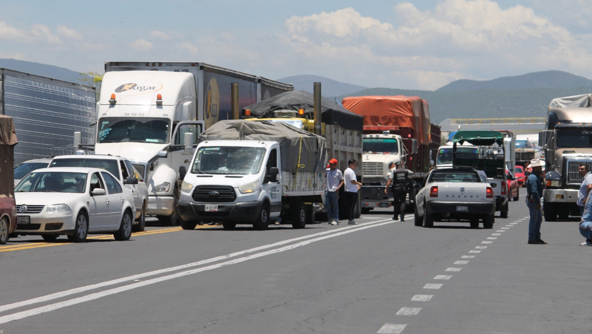 Aspectos de bloqueo en la Cuacnopalan-Oaxaca | Agencia Es Imagen