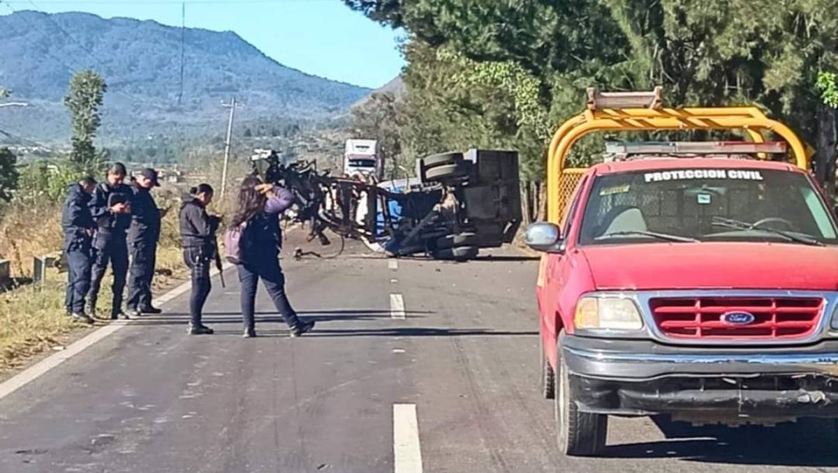 De momento no se reportan heridos por la volcadura | Especial