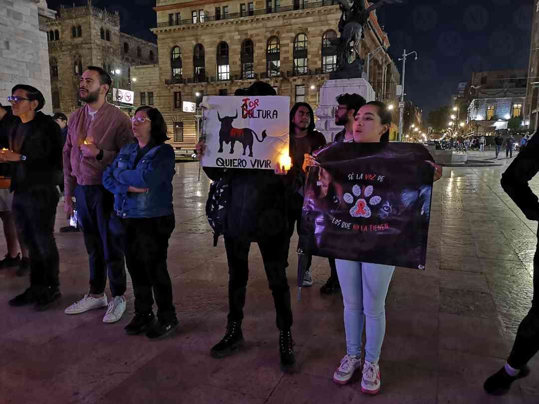 Los manifestantes quieren que prohíban las corridas de toros en la Ciudad de México.