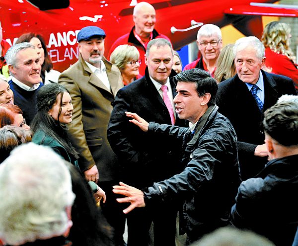 El primer ministro, Rishi Sunak, visita Irlanda del Norte. AP