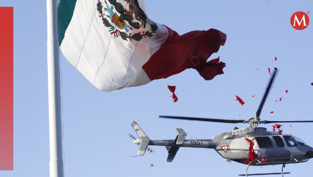 Se pudo apreciar el momento en que el helicóptero cortó parte de la bandera. | @Gposiadeoficial
