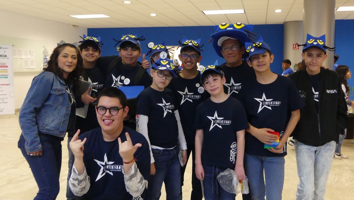 BlueBots celebrando el triunfo del subcampeonato. (cortesía)