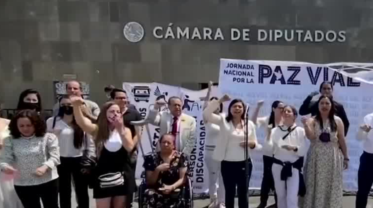 ¿Cuáles son los pendientes en Comunicaciones y Transportes?