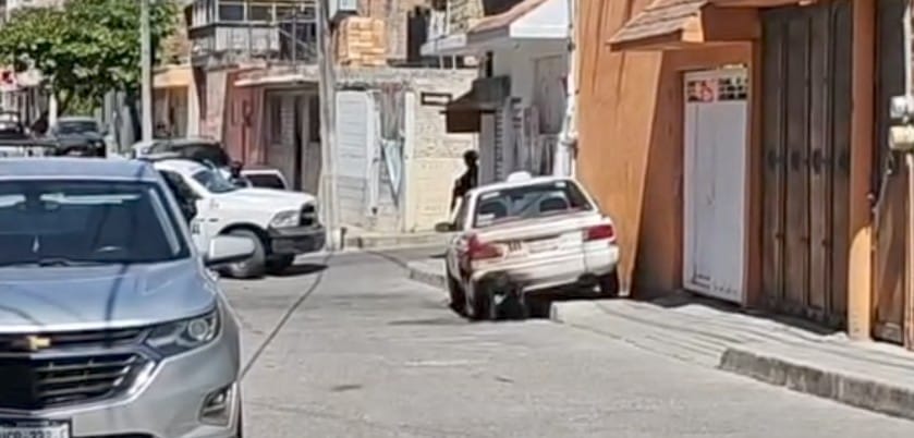 Grupo armado lanzó una bomba molotov contra un taxi en Chilpancingo | Especial