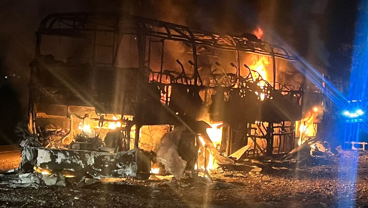 Incendio de autobús de pasajeros en González, Tamaulipas. (SSP)