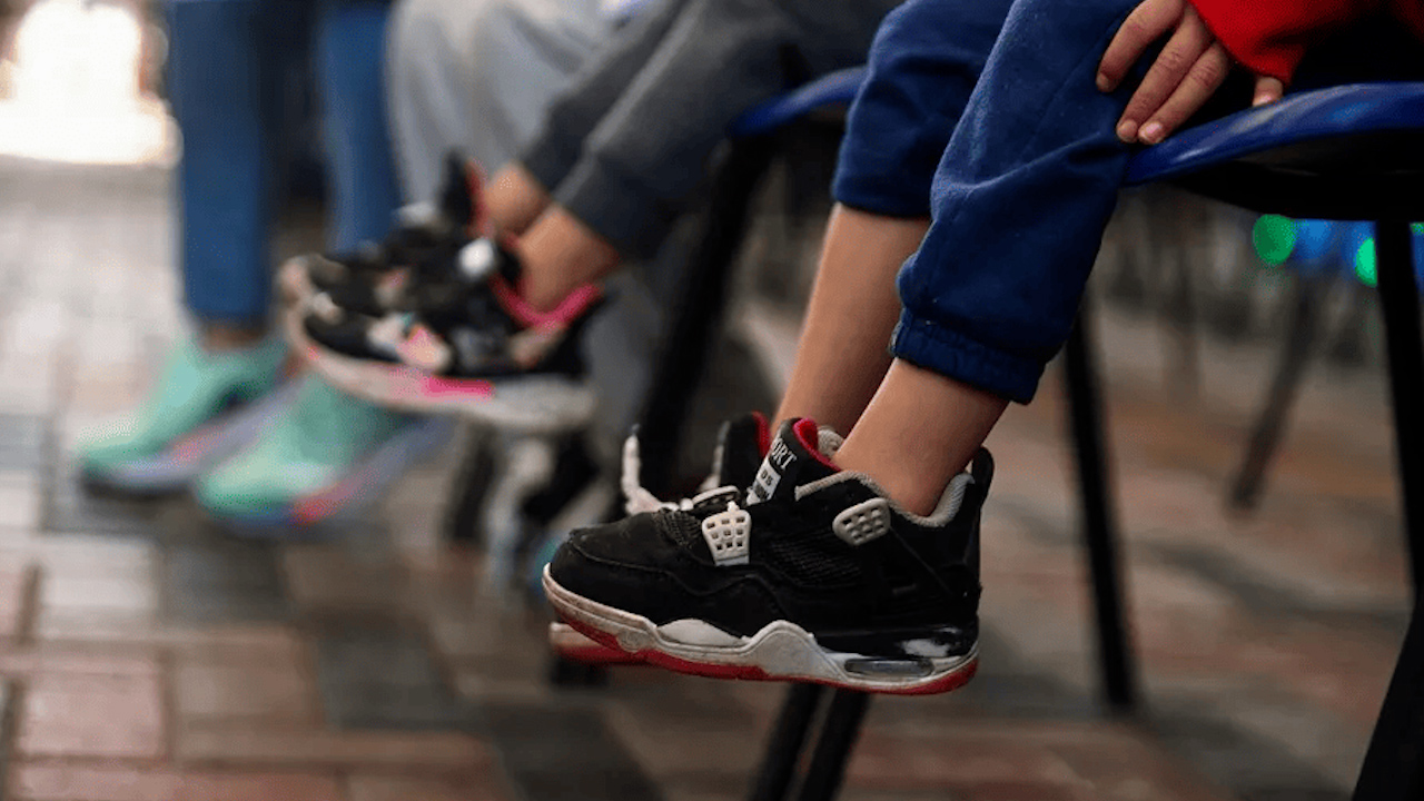 INM hace redada contra caravana migrante en Puebla, denuncian agresiones contra mujeres y niños