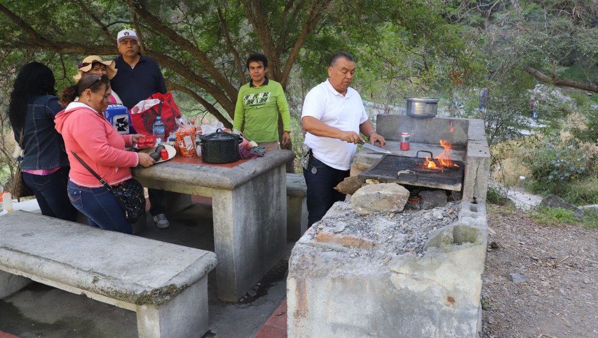 Los paseantes hicieron hasta carnita asada | Leonel Rocha