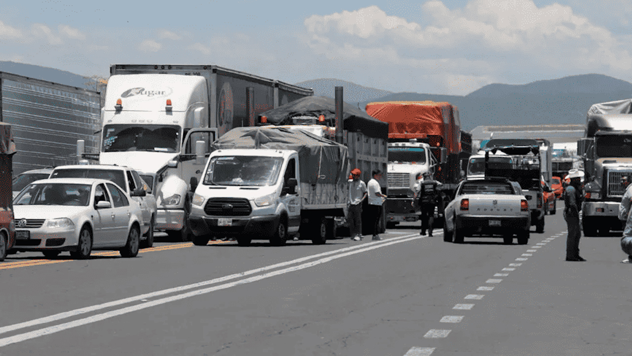 Transportistas se reúnen con Segob y Guardia Nacional ante paro por inseguridad