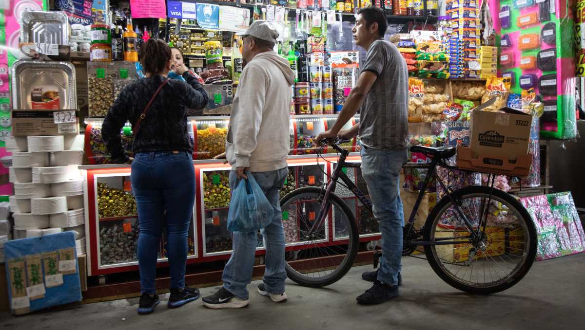 La violencia entorpece y encarece la cadena de producción y suministro desde la siembra hasta la venta de calle. | Cuartoscuro