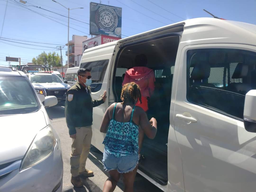 Elementos de la Secretaría de Seguridad Ciudadana de Tizayuca realiza operativo migratorio.