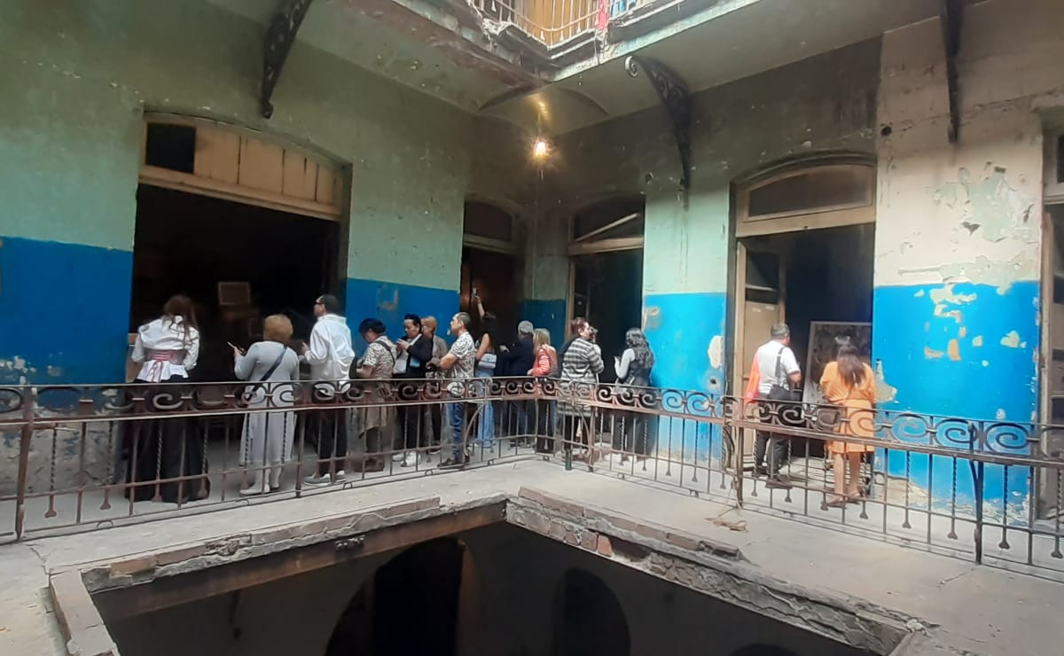 Los creadores se sumaron a la propuesta de intervenir con sus creadores las habitaciones en ruinas de los tres pisos de la casa. (Foto: Especial)