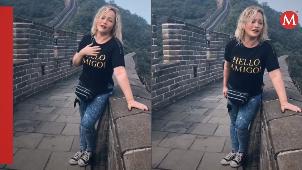 Erika Alcocer de La Academia canta cielito lindo en la Muralla China