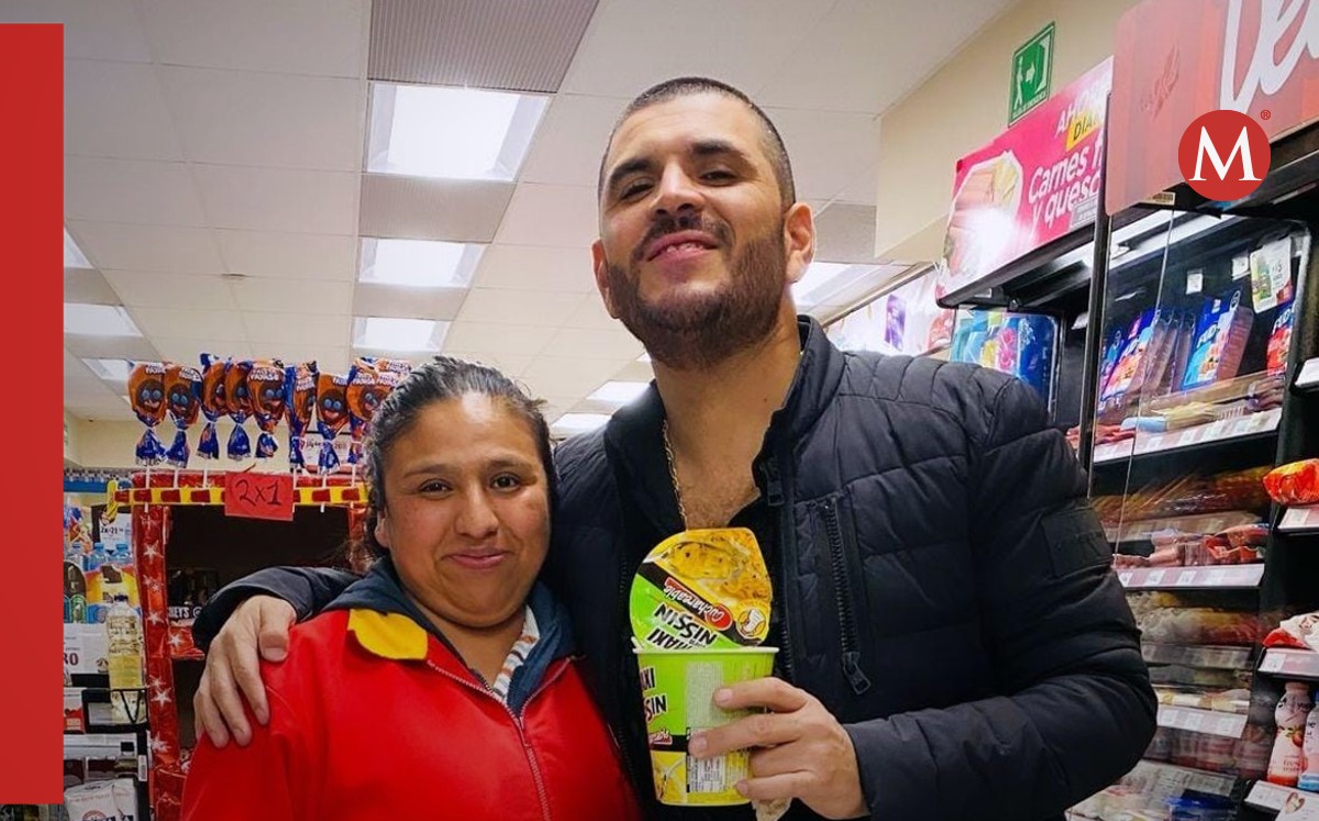 El Komander presume foto con empleada de Oxxo en Veracruz
