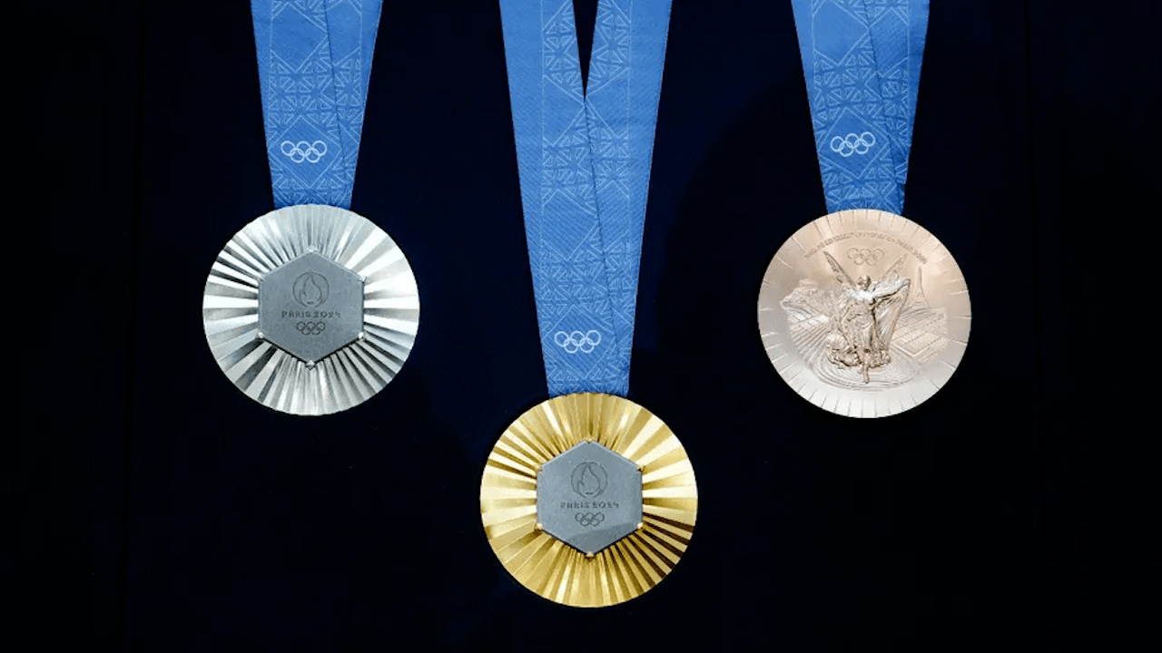 Medallas de los Juegos Olímpicos de París 2024 tendrán un fragmento de la Torre Eiffel