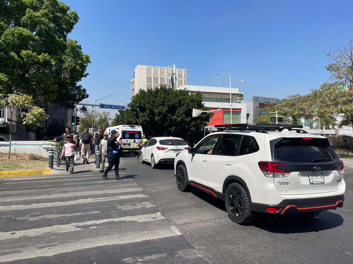 Ocelotes brindan apoyo vial en avenida López Mateos. (Karla Rodríguez)