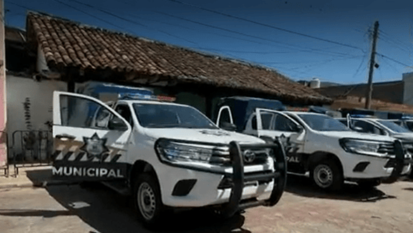 Rutilio Escandón otorga nuevas patrullas y equipo a policías en Chiapas