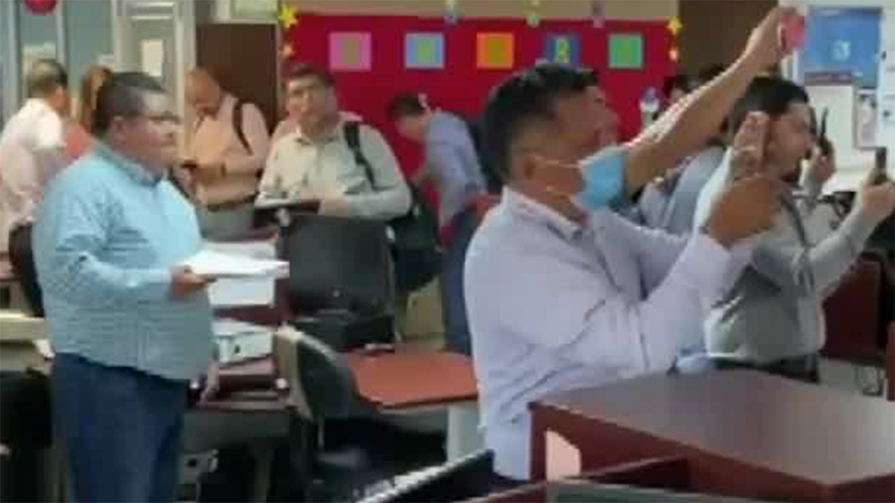 Trabajadores educativos en Chiapas liberan instalaciones de la Secretaría de Educación
