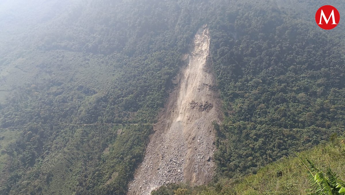 Derrumbe de Cerro Mixtla impide paso carretero