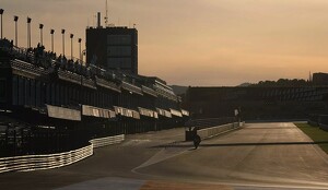 Fallece un piloto italiano aficionado en la tanda cronometrada 'Gully Racing'.