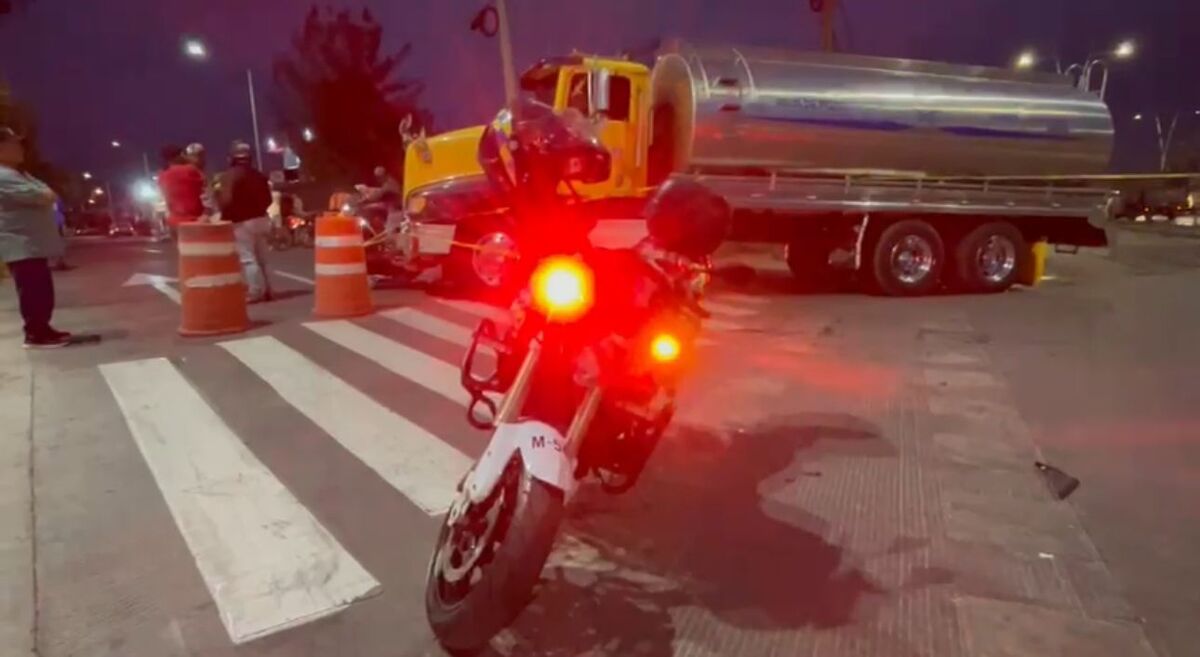 Zapopan, Camioneta se pasa el alto y embiste a un motociclista- Grupo ...