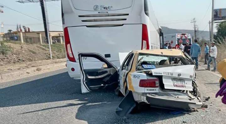Percance vehicular en la carretera a Jorobas en Tula. (Cortesía)