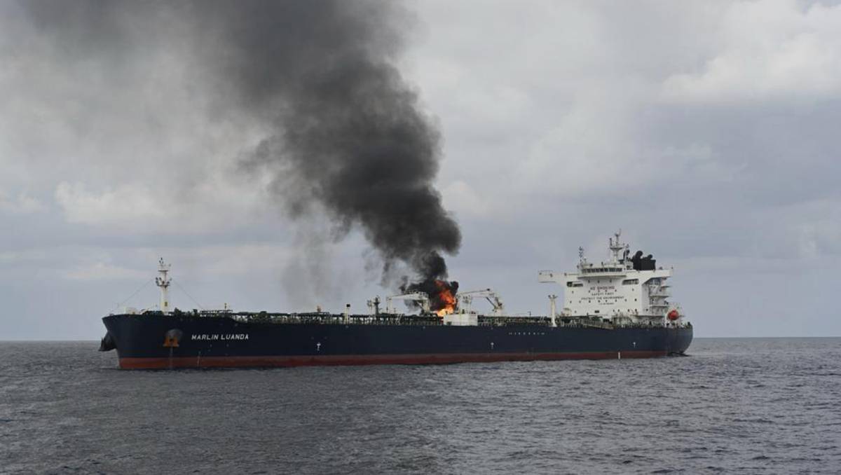 El barco fue impactado en el estrecho de Bab al-Mandeb, pero la tripulación resultó ilesa | AP