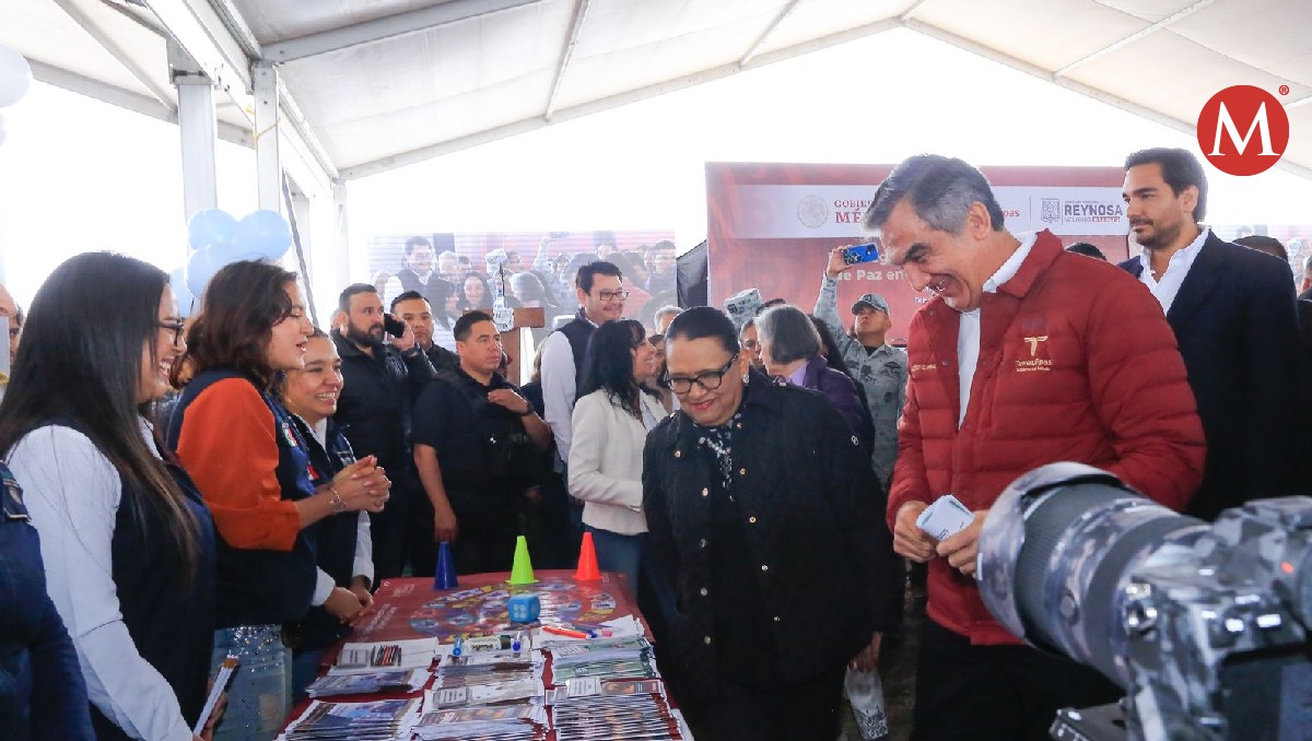 Américo Villarreal y Rosa Icela Rodríguez en feria de la paz en Reynosa.
