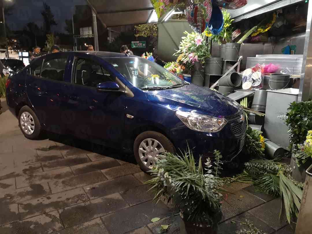 El conductor señaló que otro auto se impactó contra de él.