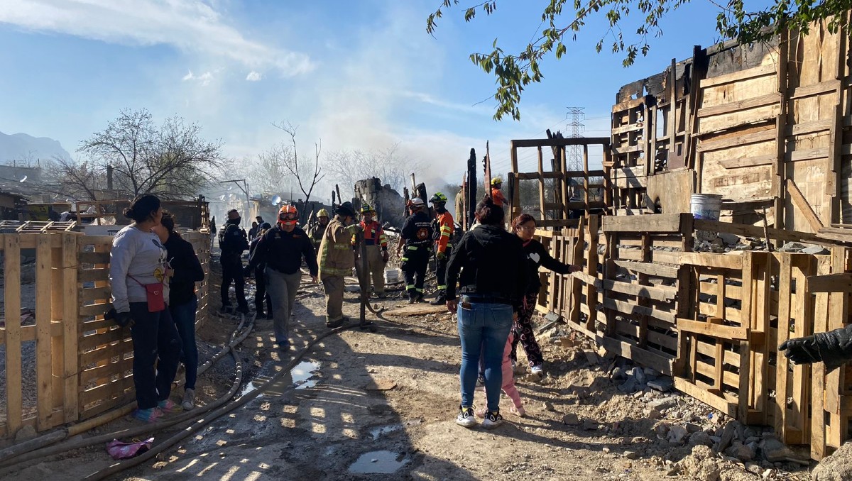 El incendio se registró sobre la Privada Monte de los Olivos, a un costado del Arroyo del Obispo. Foto: Edgar Plata