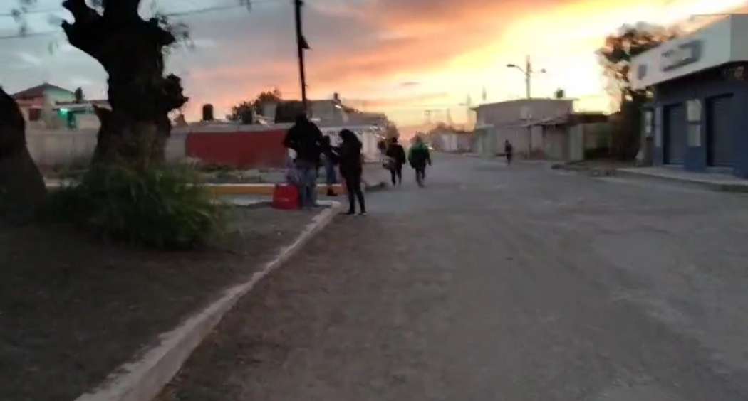Desde la madrugada personas se quedaron esperando que pasara el transporte.