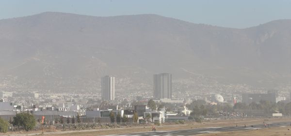 Entre las medidas está el riego a las constructoras para evitar la presencia de polvo y tierra en el aire. JORGE SÁNCHEZ
