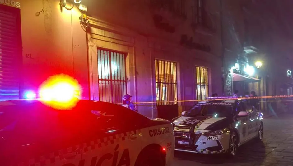 Roban joyería en el centro de Morelia, Michoacán