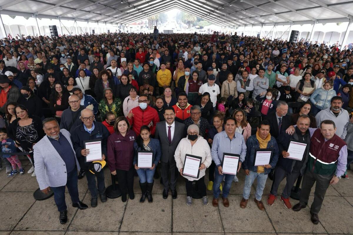 Gobierno de la Ciudad de México entrega apoyos.