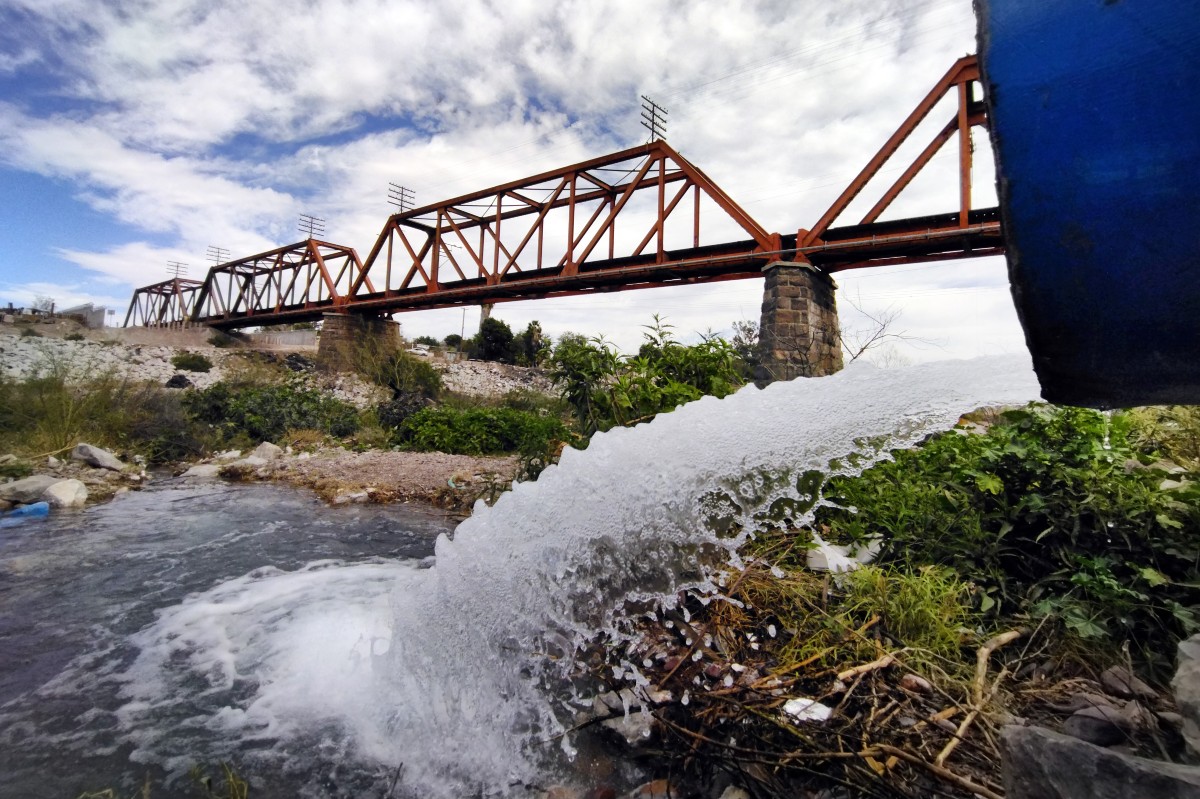 A la toma de muestras del agua se le aplicaron los exámenes microbiológicos, fisicoquímicos y metales pesados. | Roberto Amaya