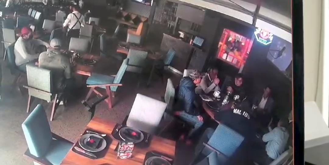 El hecho ocurrió en un restaurante.