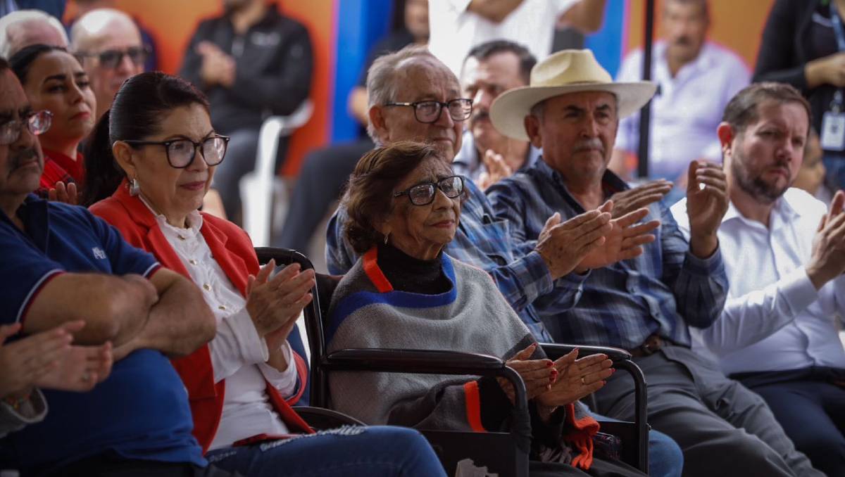 El gobernador Rocha aseguró que nadie se quedará sin agua potable ni electrificación mientras él esté al frente del gobierno del estado. | 	Especial