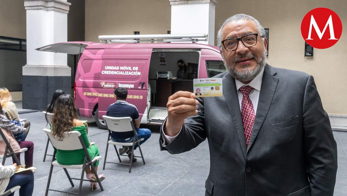 Horacio Duarte trámita credencial del ISSEMyM