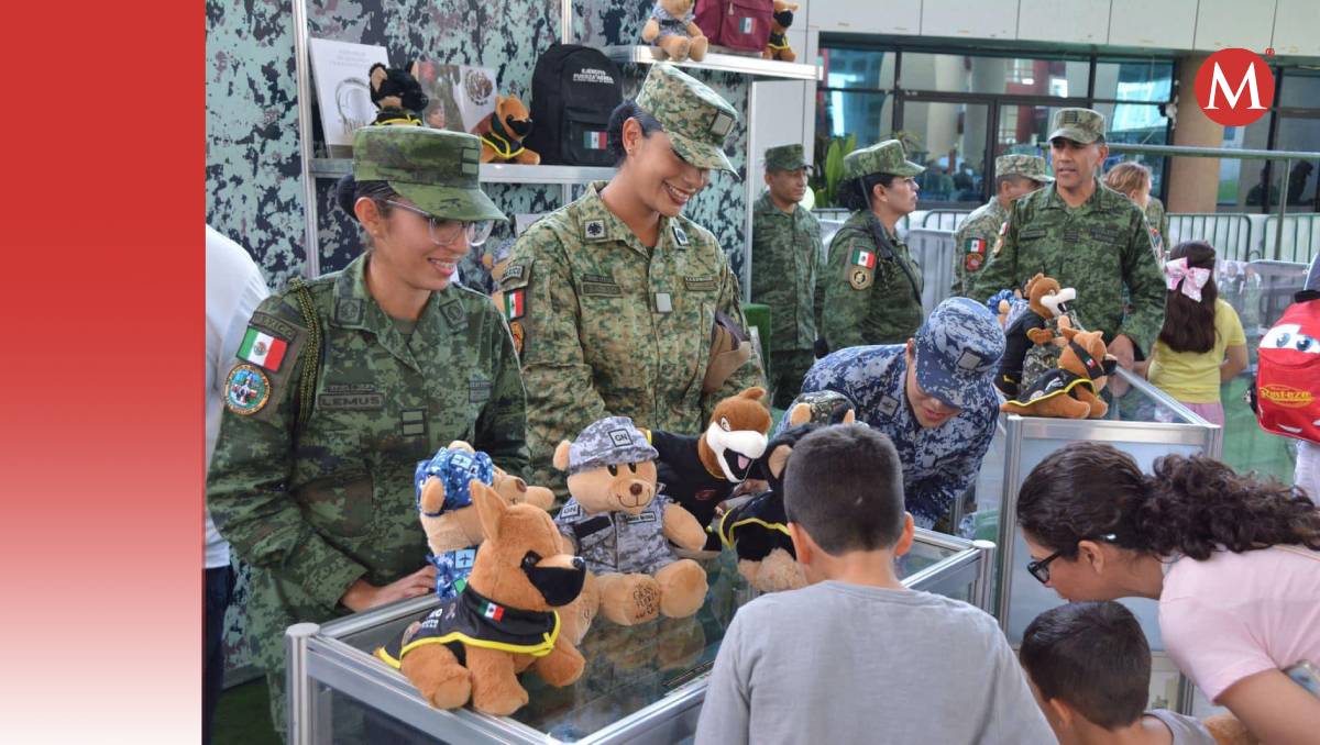 Población colimense en la exposición militar ‘La Gran Fuerza de México"